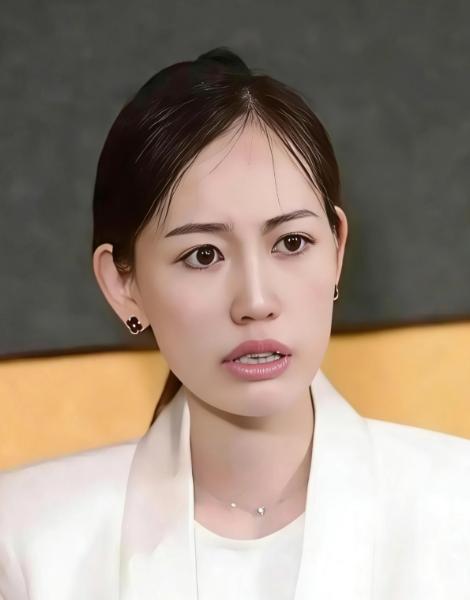 一手好牌打得稀烂！马蓉离婚分走 5000 万，本可安稳度日，却挥霍无度移居澳洲，