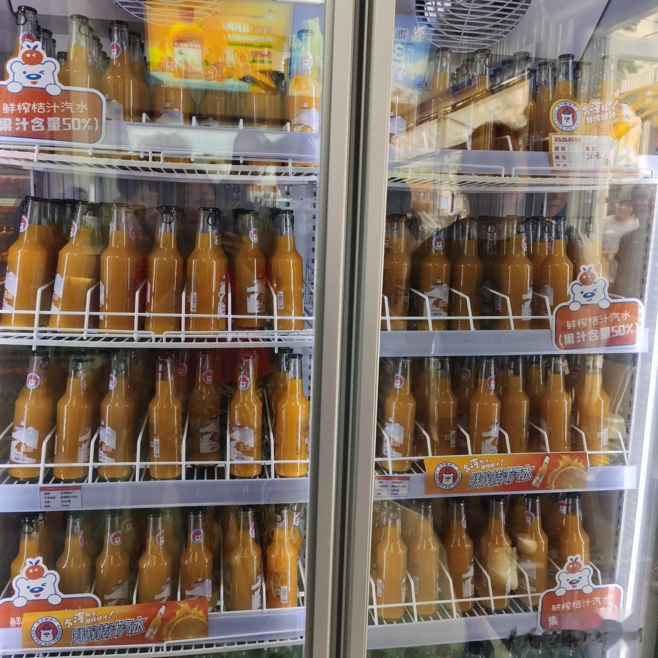  
北京王府井大街
北冰洋汽水是80、90后的儿时记忆，如果选一款饮料代表老北京