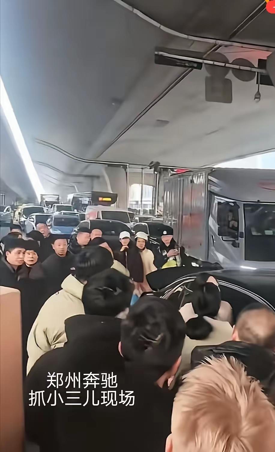 社会越来越多毒瘤，真是毁灭性毒瘤

这年头，爱情快得像外卖。
手机晃两下就说“有