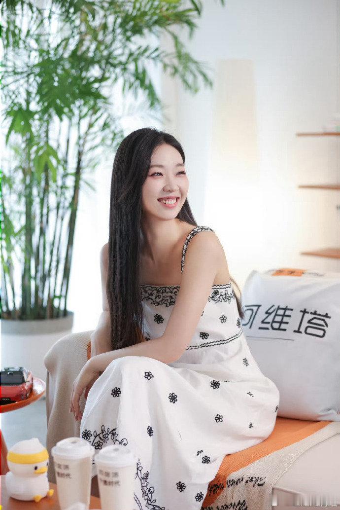 管乐的安全感实属人间清醒湖南卫视背后管乐这发言太顶了！不做演员就另辟蹊径，“一行