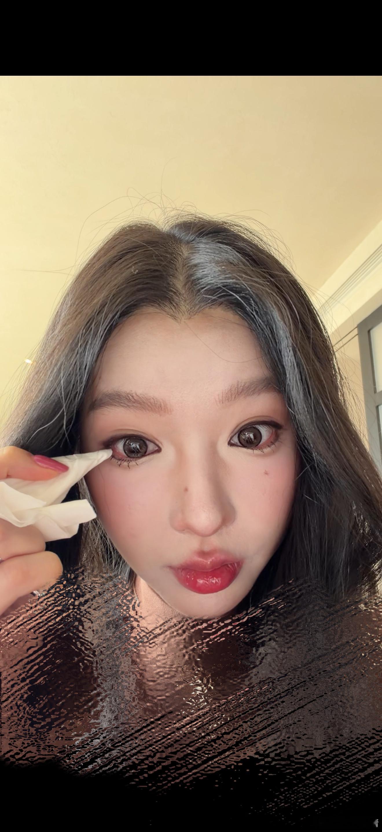 你们每次问我怎么出片？出片秘诀就是一拍拍满1tb，带好相机手机充电宝散热器，准备