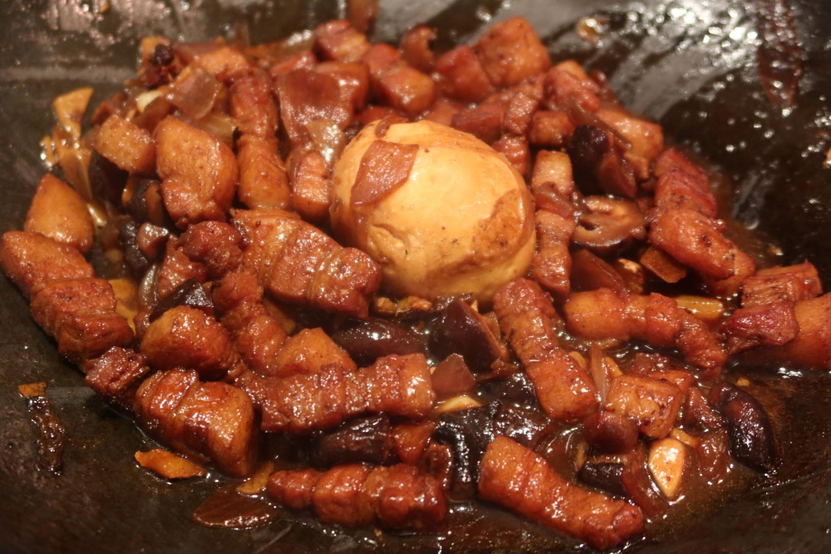 抗炎饮食day143✅抗炎友好版卤肉饭早餐：温水冲山药粉午餐：三文鱼牛油果寿司卷
