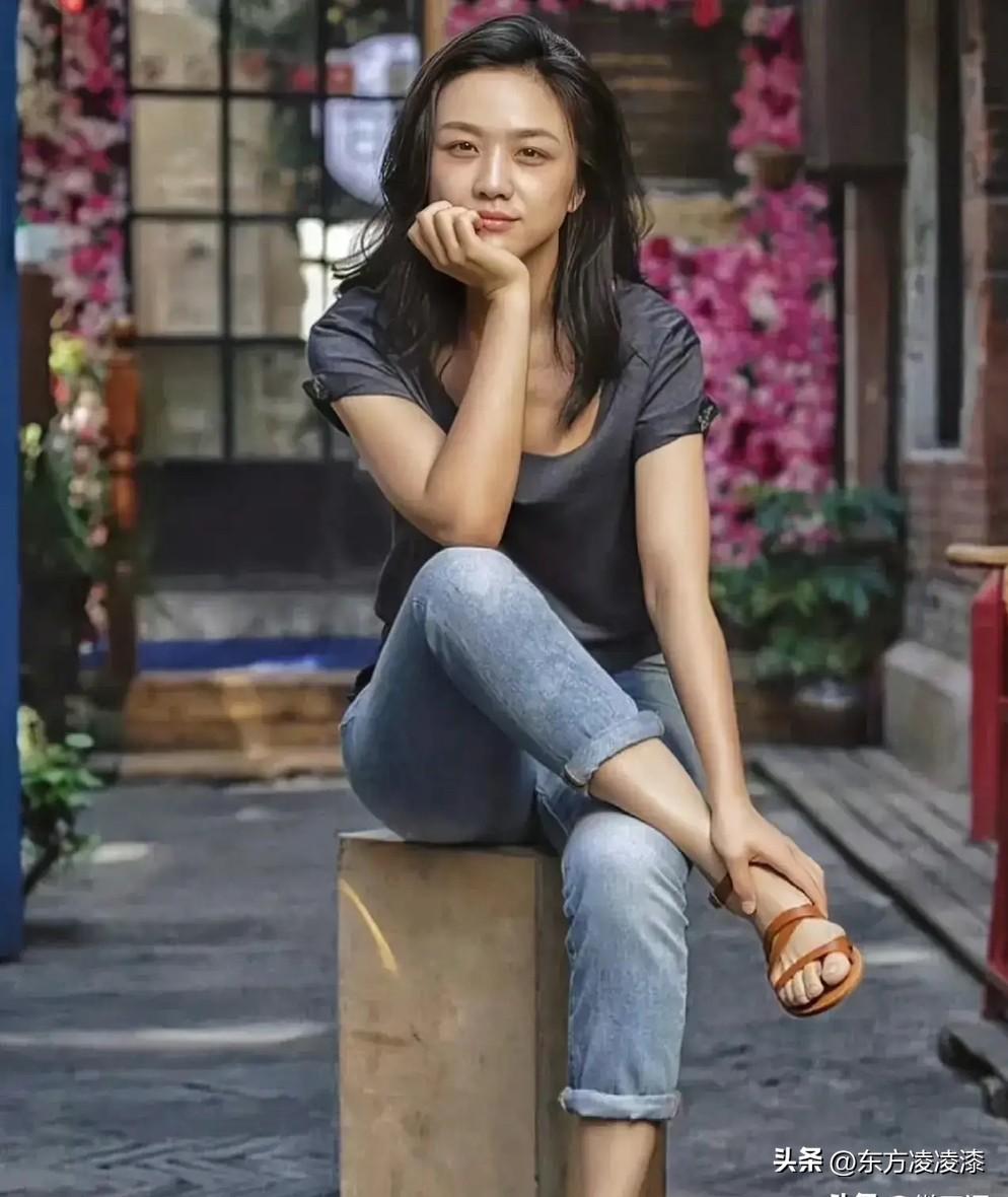 有没有人觉得她很漂亮？
汤唯就是那种长相很普通的女演员，她的出名肯定跟出演《色戒