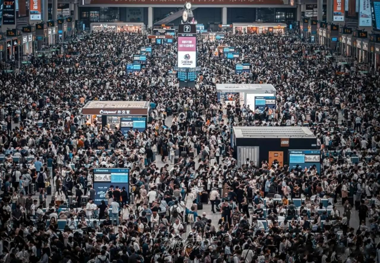 网友分享昨天的高铁站盛况，还没有你磨灭国庆假期出游的决心吗？ ​​​