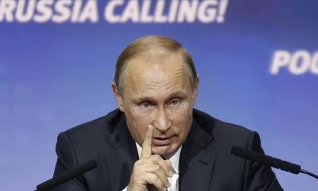 普京就扔了一句话，全世界的空气都安静了。他说，美国的“战斧”导弹要是敢碰俄罗斯一