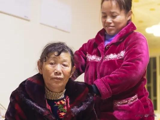 “上得了厅堂，下得了厨房”，这确实是很多人心中好儿媳的模样。不过在我看来，好儿媳