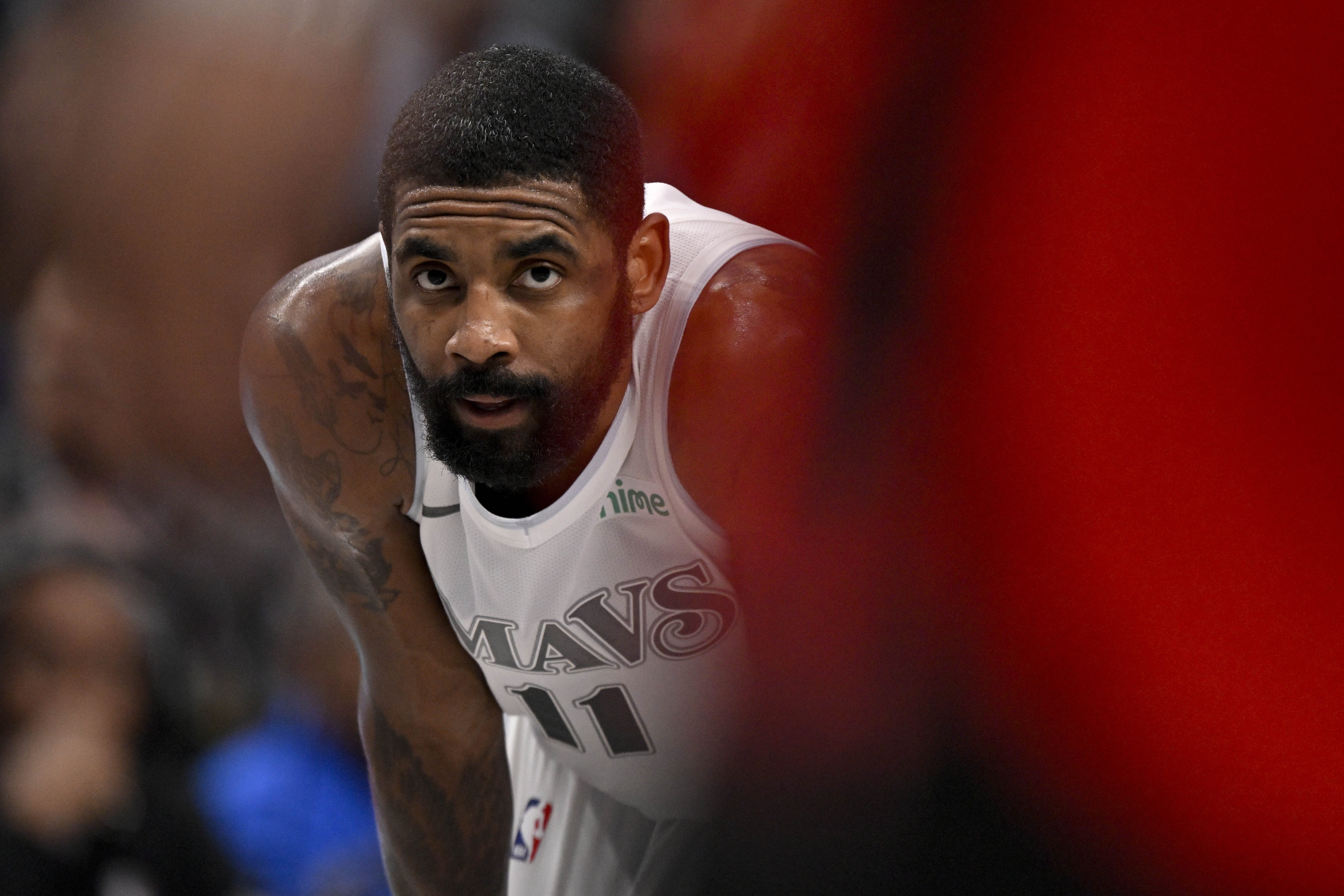 独行侠欧文弗拉格交易NBAStein：多队持续关注欧文情况，独行侠今夏一直拒绝询