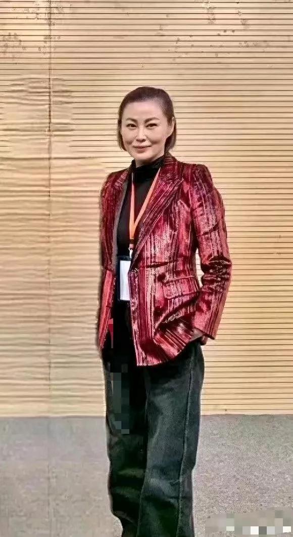 天哪
这变化也太大了吧
这还是当年把西门大官人迷的神魂颠倒的潘金莲吗？
完全像是