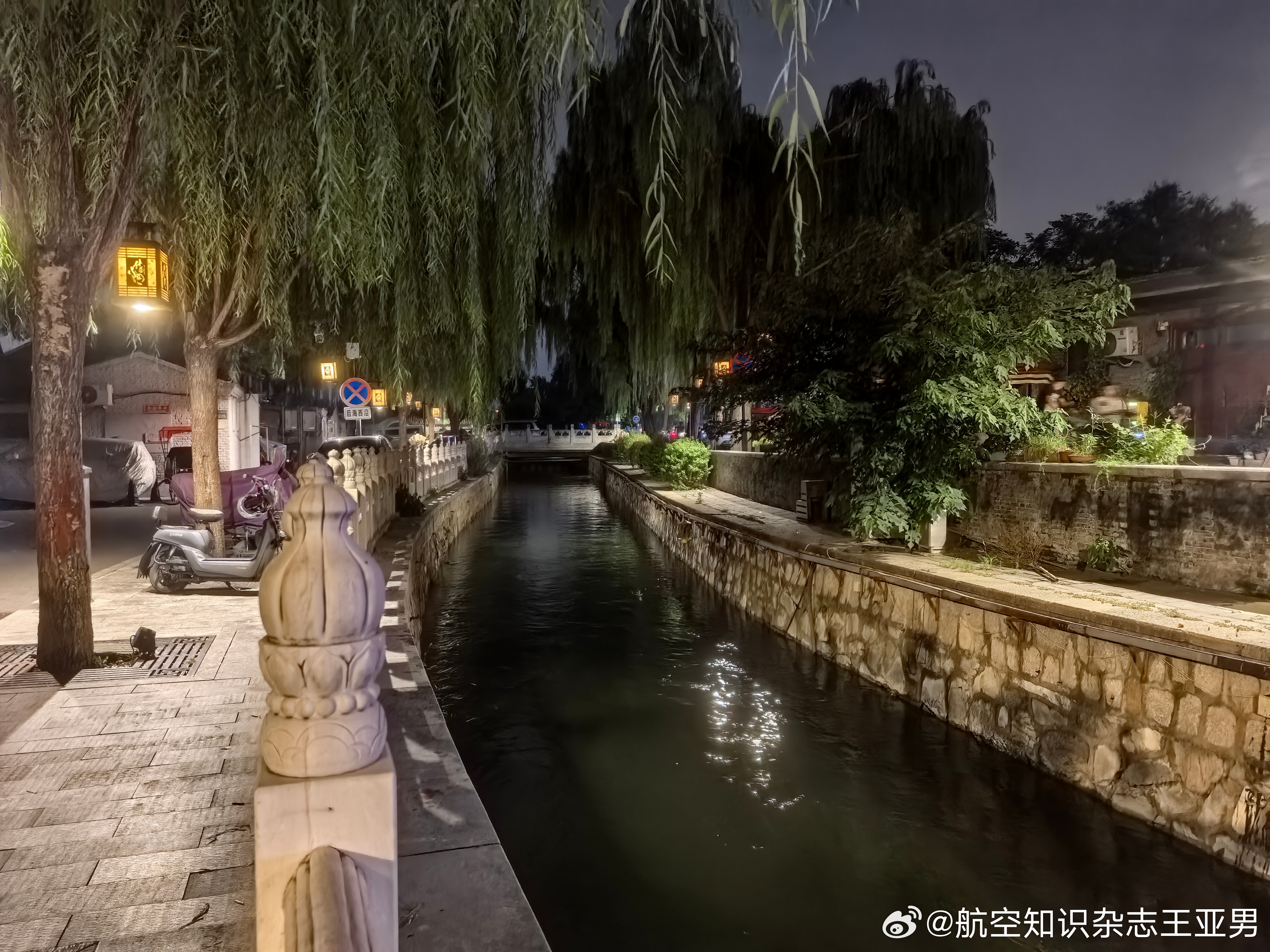 后海之夜，可惜无酒，开车🚗。 