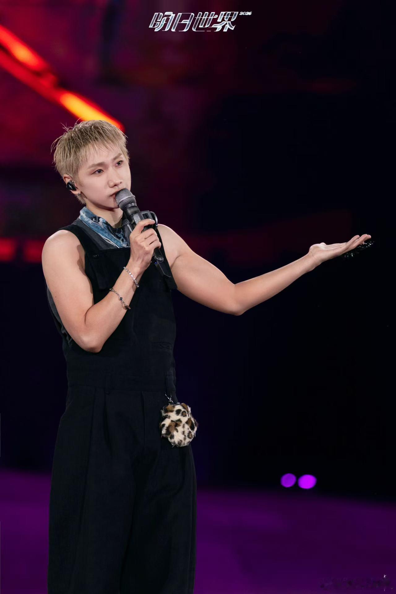 汪苏泷演唱会是初夏的正确打开方式 初夏最治愈的事情就是奔赴汪苏泷演唱会，全场荧光