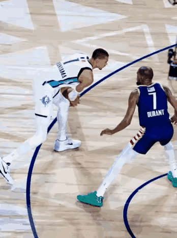 什么叫努力在天赋面前一文不值！杜兰特在现代篮球里面可谓如鱼得水，身高臂长的身体天