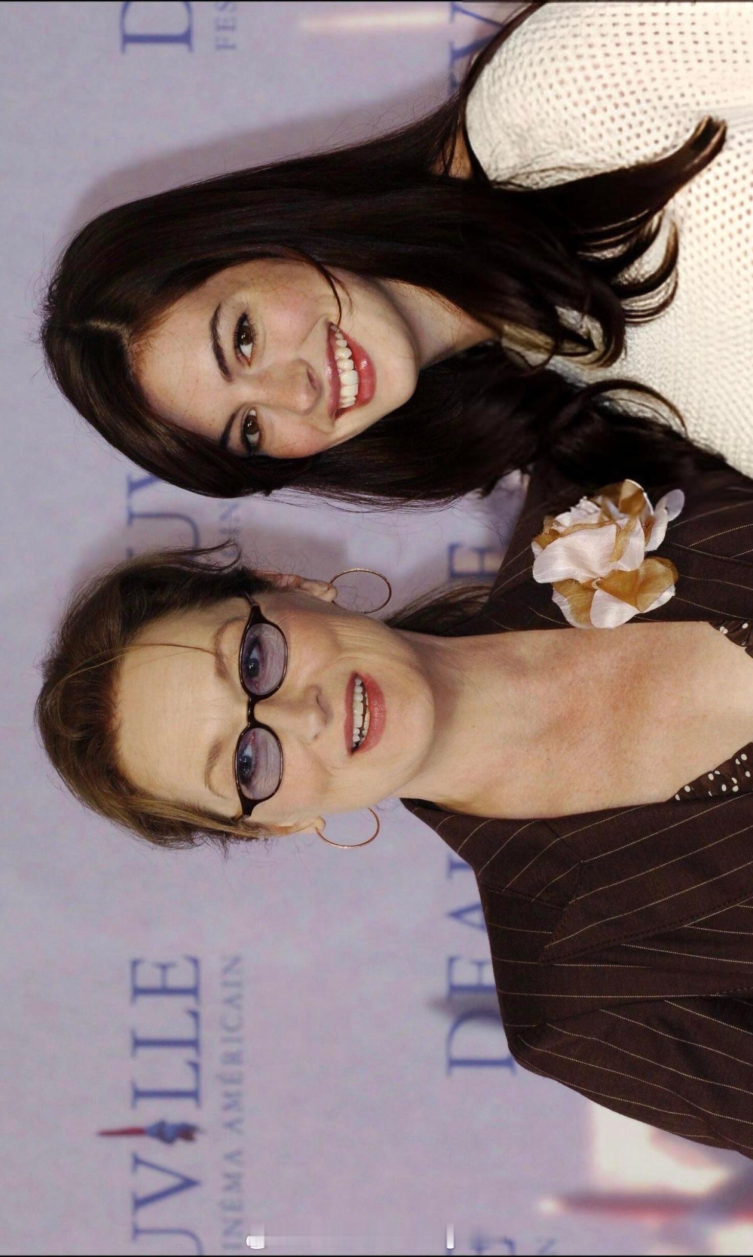 梅丽尔·斯特里普、安妮·海瑟薇在电影《穿普拉达的女王》上映的宣传照，续集5.1北