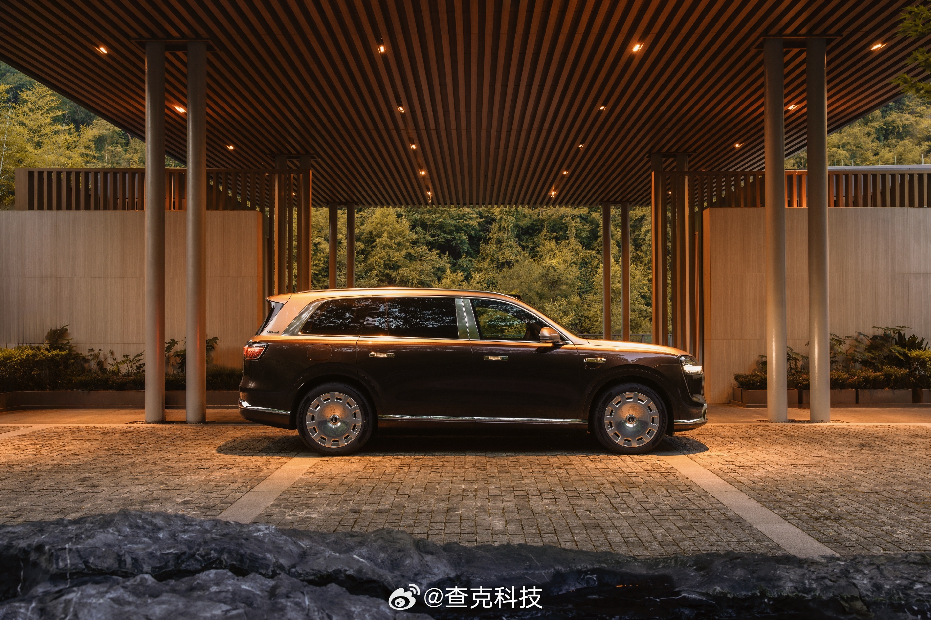 问界M9Ultimate展车进店 问界M9Ultimate领世加长版终于全面曝光