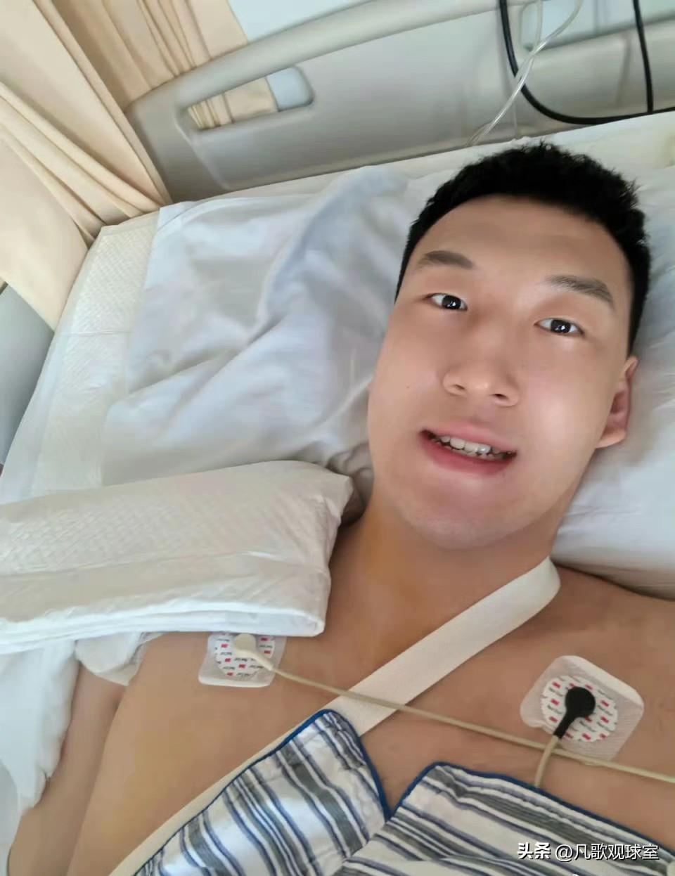 杜润旺社媒晒术后照，在北京积水潭医院完成肩膀手术的他表示，终于把这胳膊送进“厂”