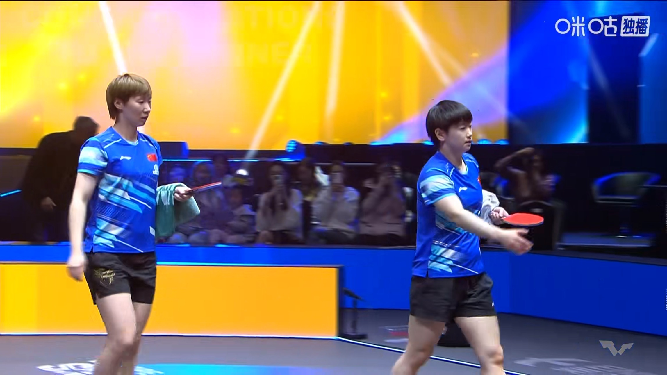 孙颖莎/王曼昱3比0金娜英/柳汉娜(11-3，11-7，11-8)晋级女双决赛，