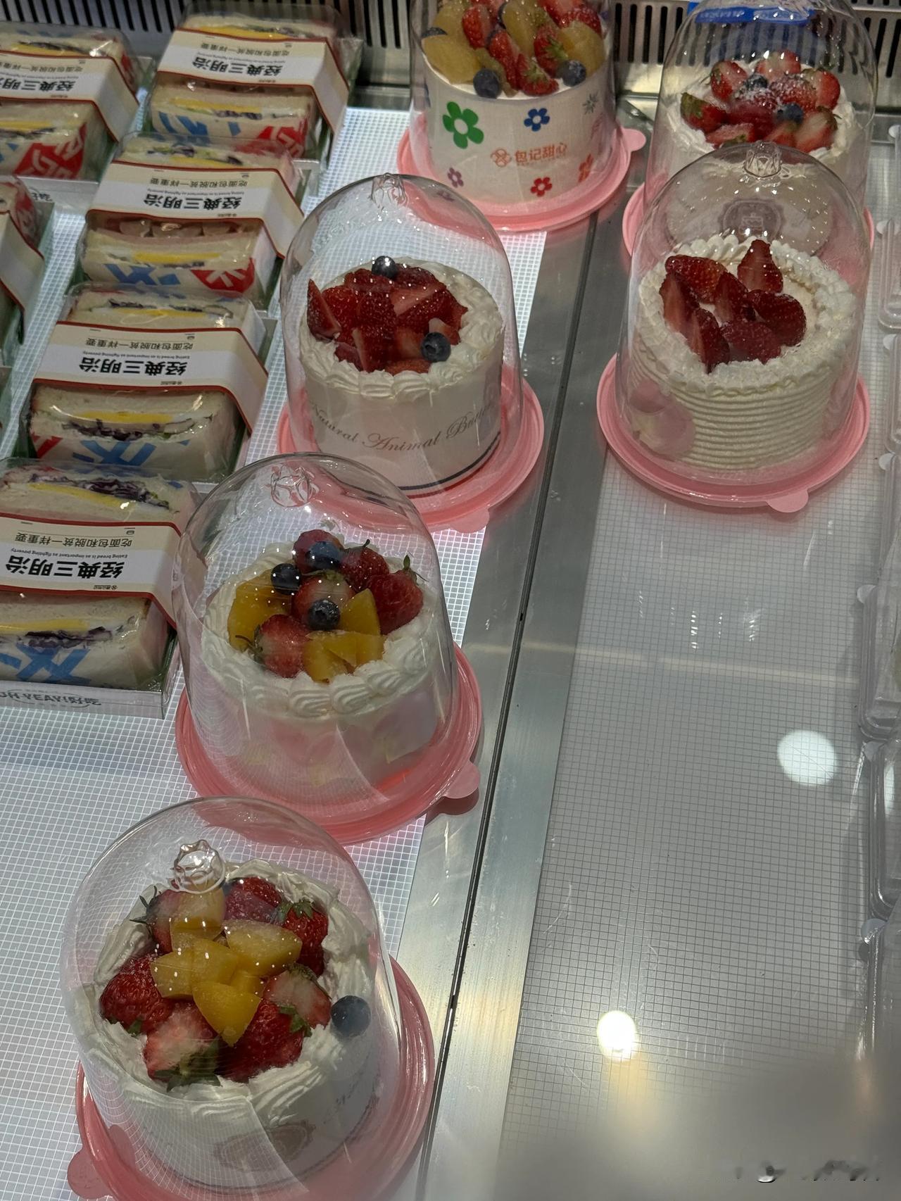 生日🎂想买个蛋糕🍰，发现一个小的要59元，要充值200元会员才能29元。犹豫
