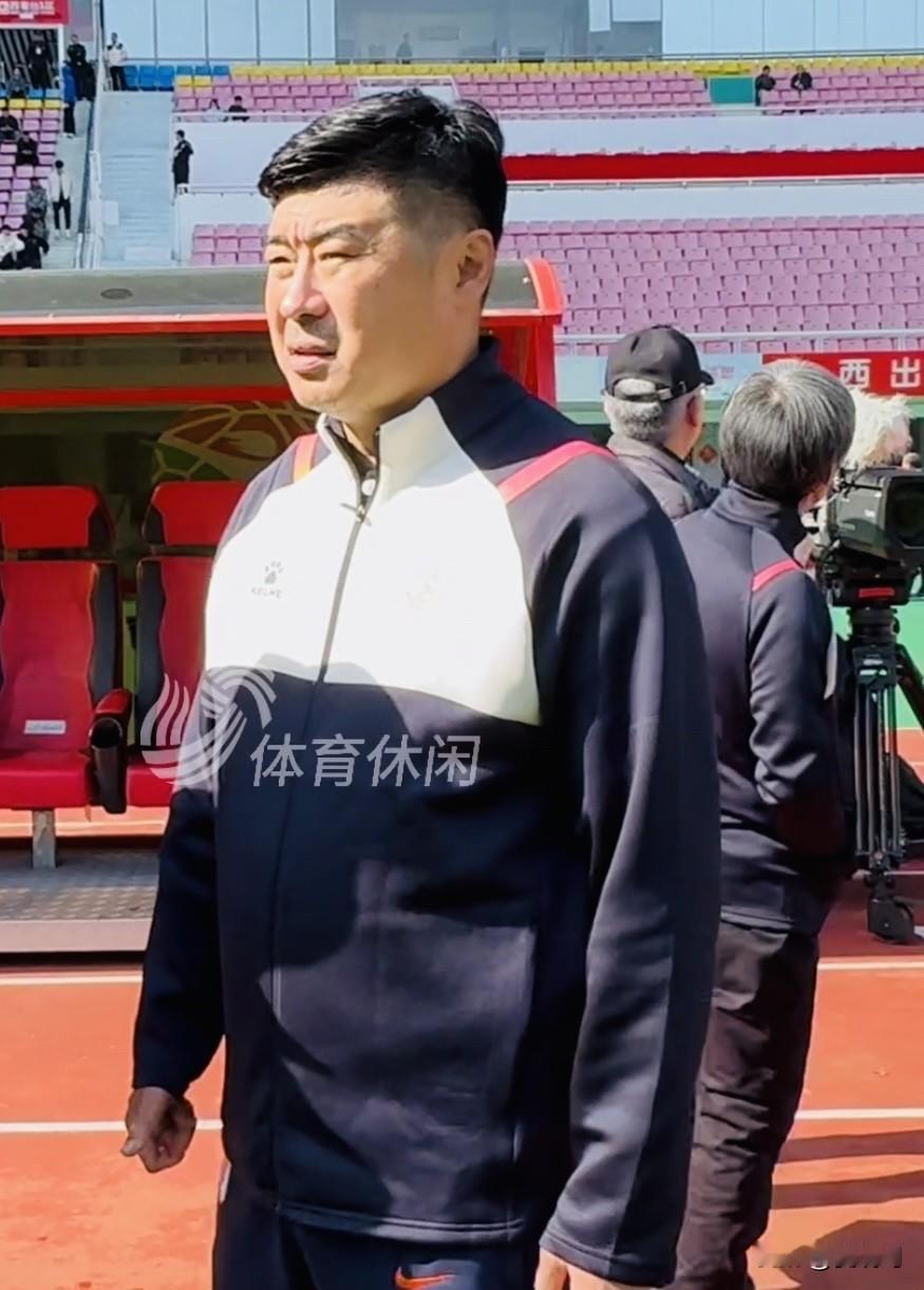 泰山B队主教练韩鹏将驰援泰山一线队，成为临时教练团队的一员。
此外，山东泰山还有