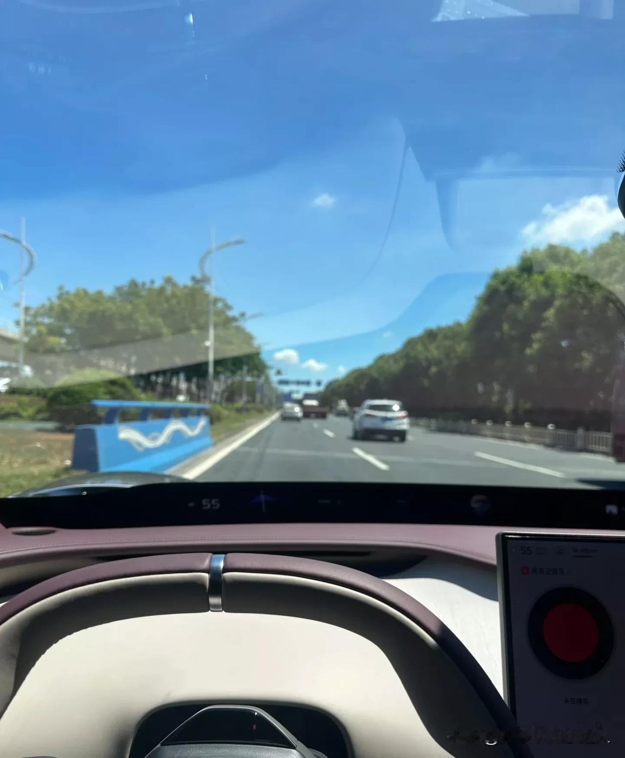 YU7已提，这反光也太严重了吧


又不是第一次造车，这个小问题都能犯。帅是真的