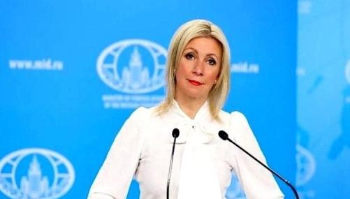 关于格陵兰岛，俄罗斯突然开腔了。话筒直接递给中国，上来就一句硬话：在这块地盘上，