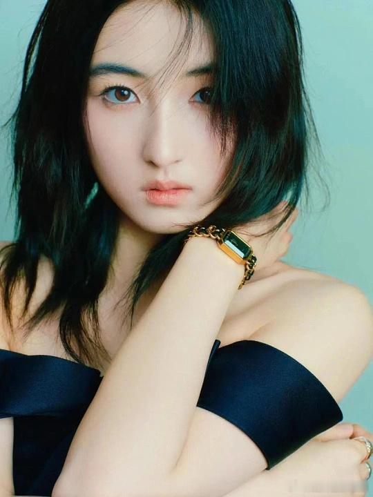 张子枫又来支持彭昱畅了救命！张子枫和彭昱畅的兄妹情真的嗑不够！每次哥哥有新作品，