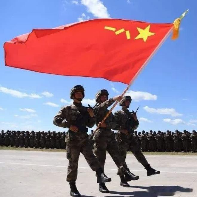 【今日聚焦：一支军队，何以永远年轻？在追光中，将自己燃成火光！】 一支军队何以永
