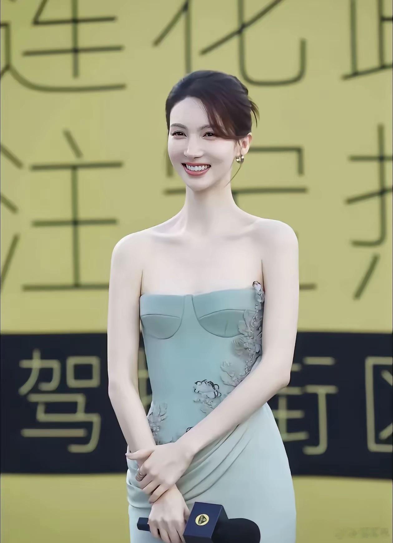 网友帮金晨圆了梦想！[允悲][允悲][允悲] ​​​