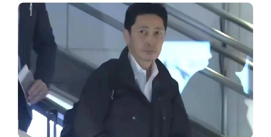 日本这回可真是搬起石头砸自己的脚。日本首相高市早苗公然发表涉台错误言论，粗暴干涉