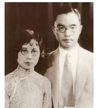 1938年的一天，在西南联大任教的朱自清外出时被一个乞丐盯上，眼见走了很远的路仍