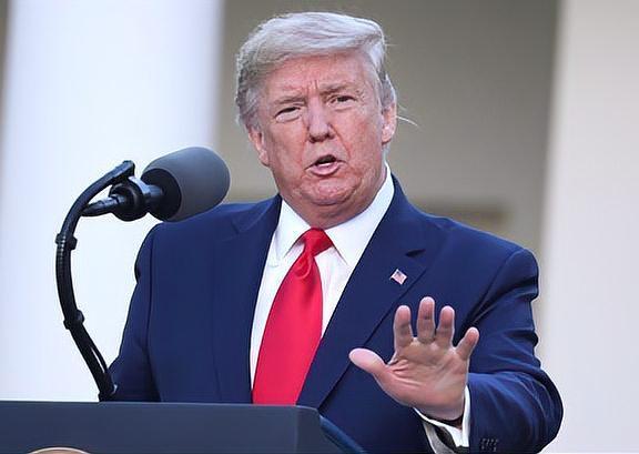 近日，美国总统特朗普当日签署了一份总统备忘录，该备忘录命令所有行政部门和机构停止