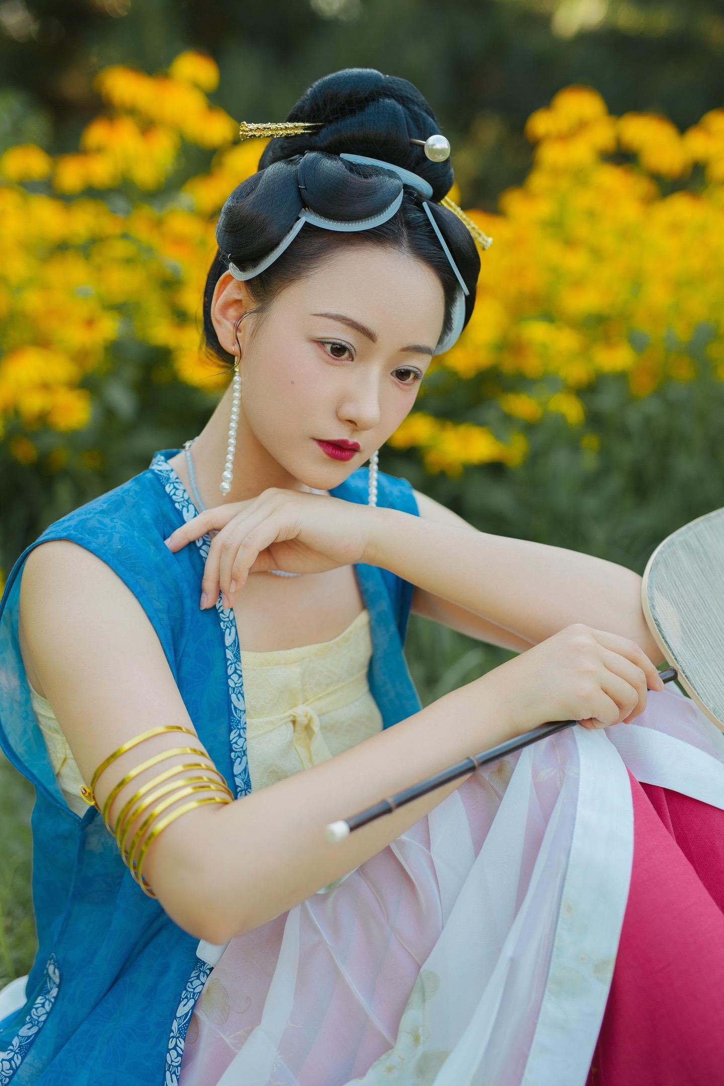 南宋·仕女｜宝髻松松挽就，铅华淡淡妆成。