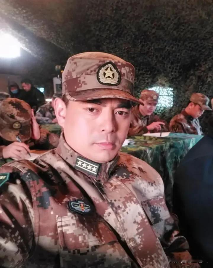 不懂就讨教，部队除了排级军官一般不称为首长，而连以上军官都可以称首长吗？比如连首