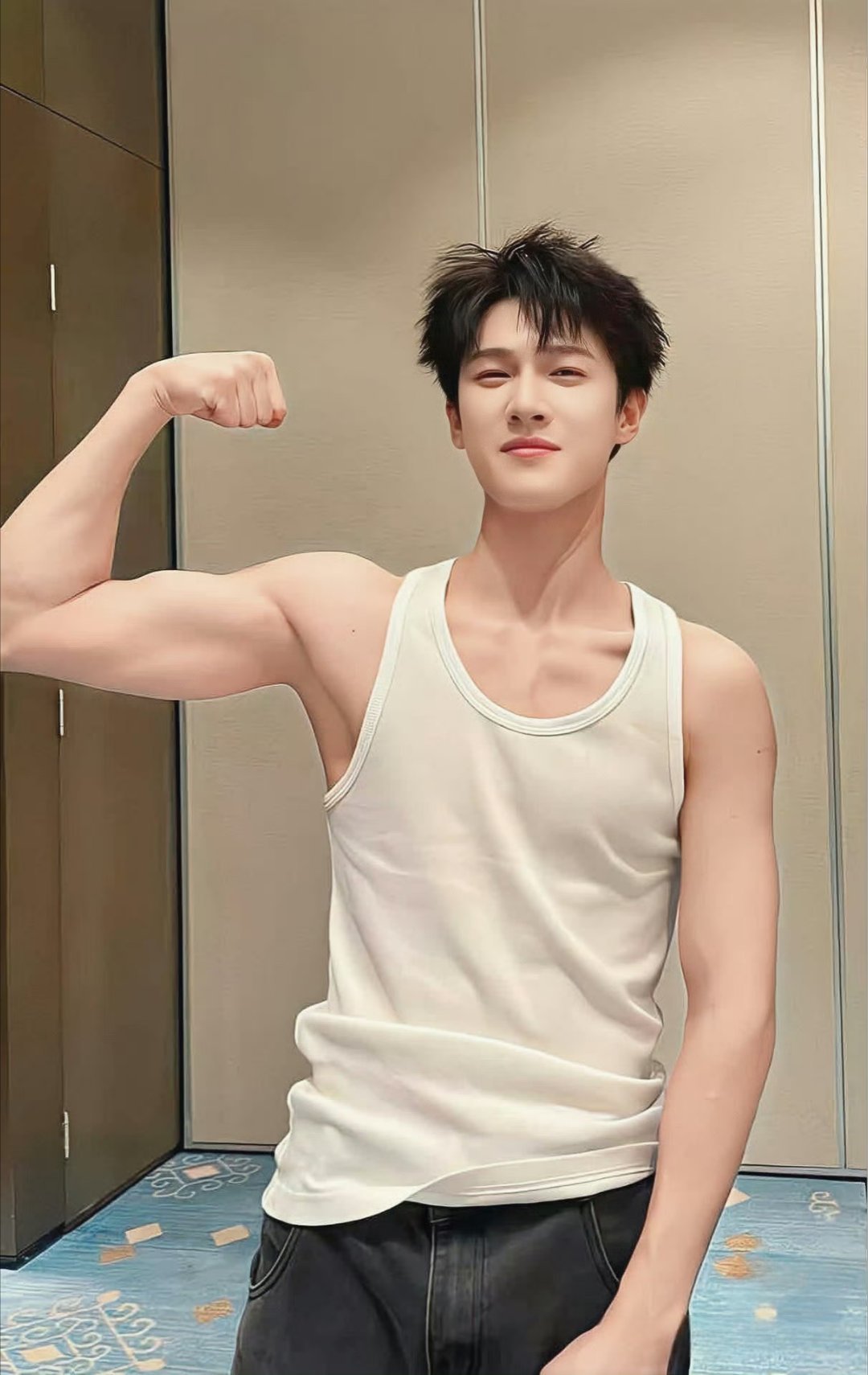 李昀锐 没有不漏的义务李昀锐身材就是这么好漏出来 我爱看👀不光身材好  脸蛋好