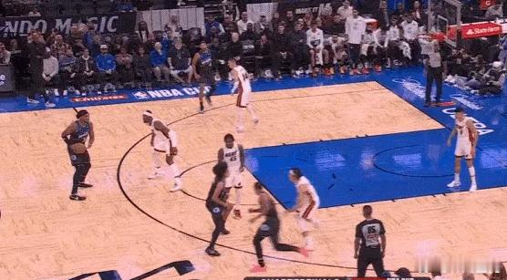 霸王龙投手！多镜头逐帧拆解，贝恩魔术生涯首季进攻表现1234567贝恩无球起手执