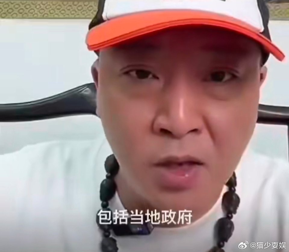 网红柴怼怼被警方带走调查看他平时态度那么嚣张那么狂，不知道的还以为多厉害呢，不还