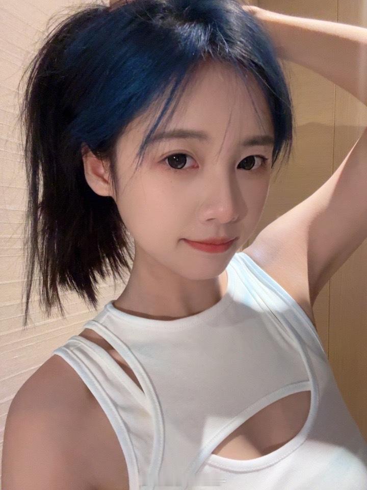 背薄一寸年轻十岁今天我十二岁[干饭人] ​​​