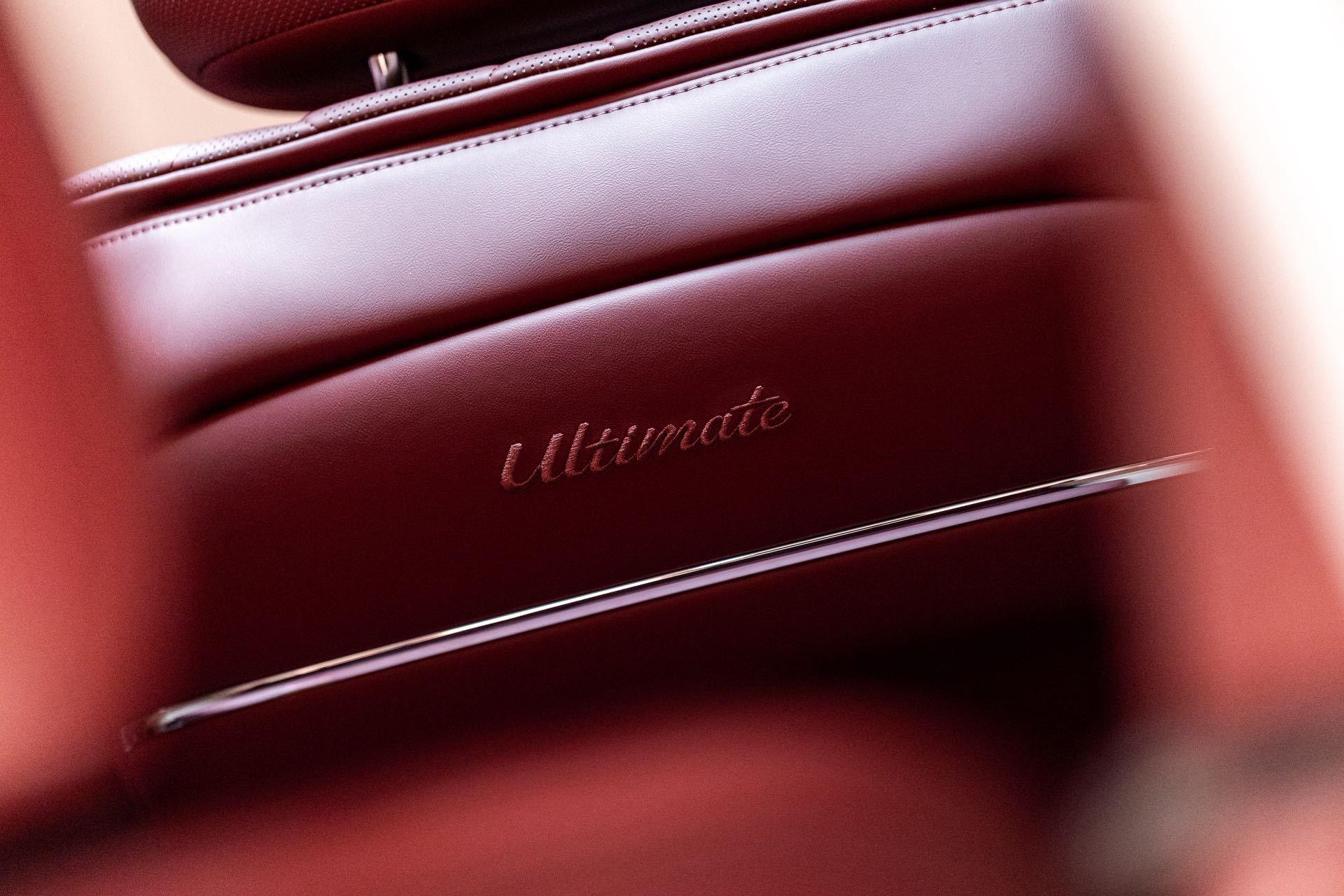 车盟快讯：近日，余承东对外公布问界M9 Ultimate展车即将进店。问界M9以