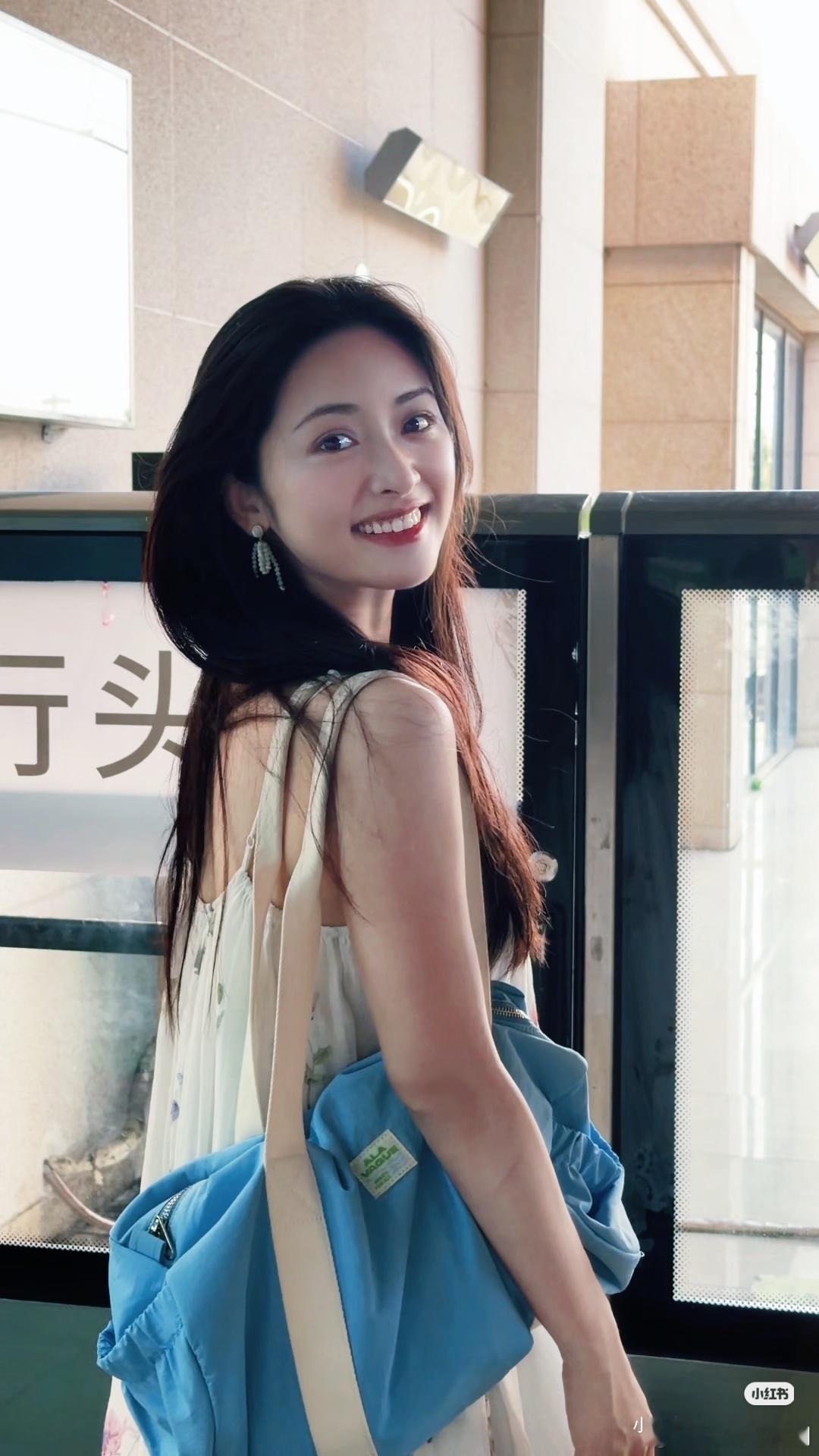 沈月你们别依赖AI月月拒绝用AI写述职报告，真的好戳！述职报告是自己工作的总结，