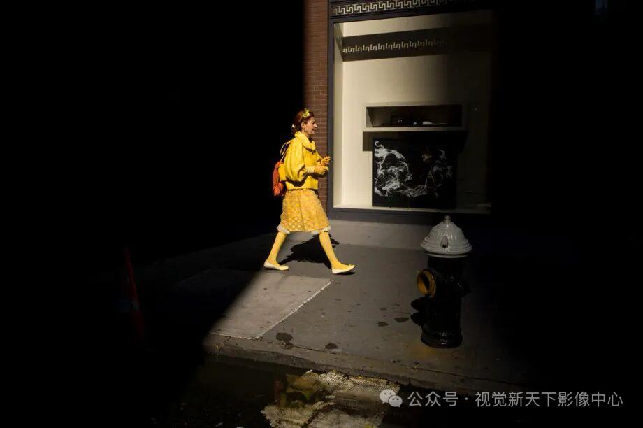 街头光影 
摄影师：Dimitri Mellos