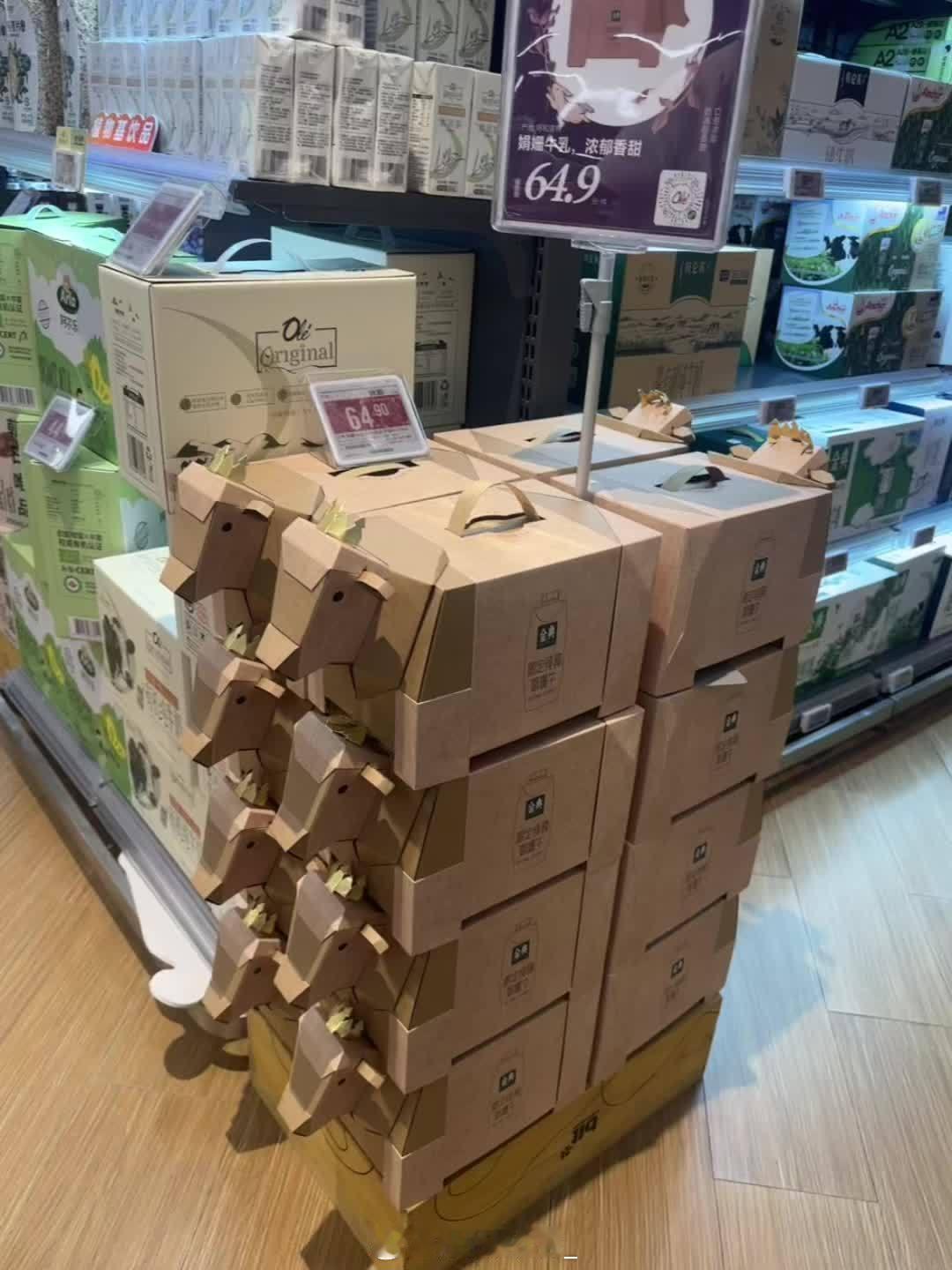 牛奶基础，包装就不基础 ​​​