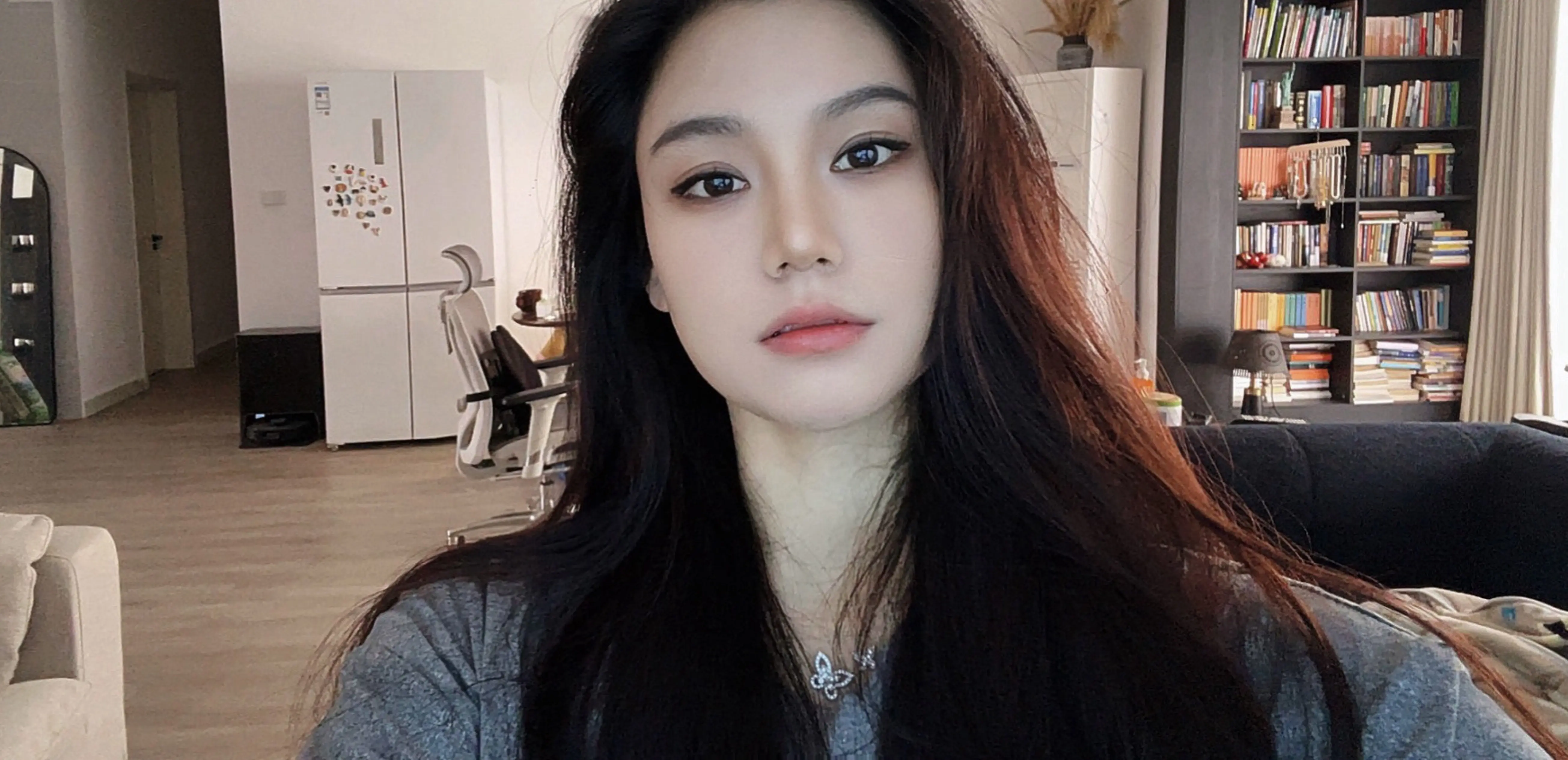 朋友们下午好，音乐好奇妙，喜悦到说不出话，悲伤到无从开口，或是某种模糊...