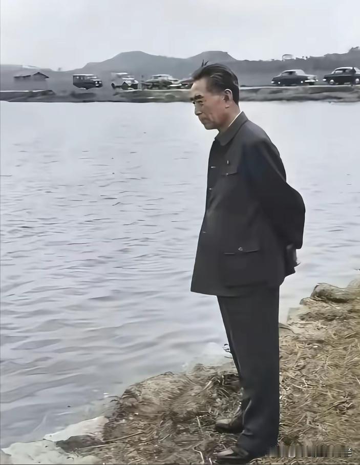 1973年10月份，身形消瘦，疾病缠身的周恩来总理专门抽出时间来到河南洛阳伊水河