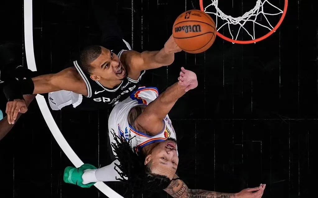 文班亚马再度缔造历史！NBA自2000年以来，奥尼尔和邓肯之后的第三人。

NB