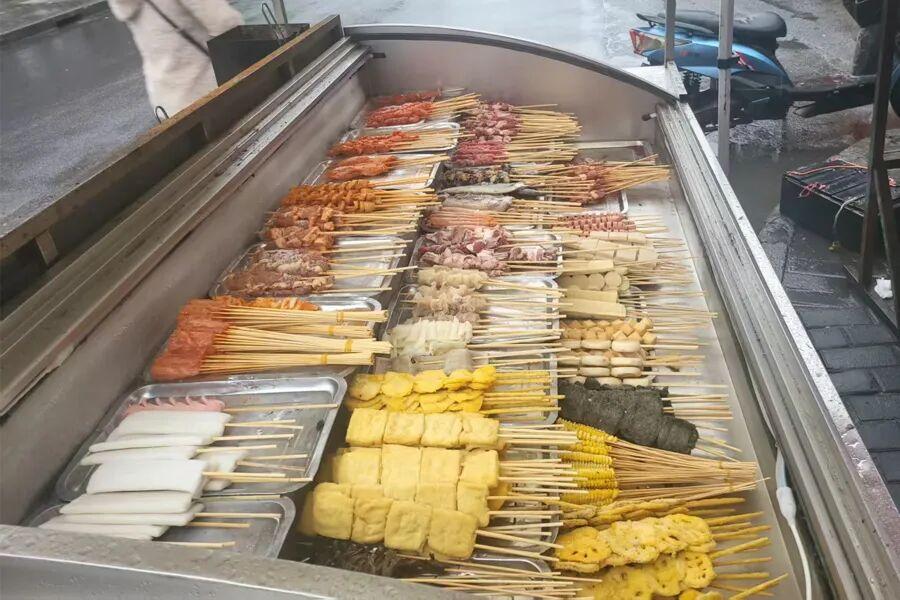 上海松江警方侦破一起特殊盗窃案，犯罪嫌疑人贡某因深夜嘴馋，连续两个凌晨潜入无人值