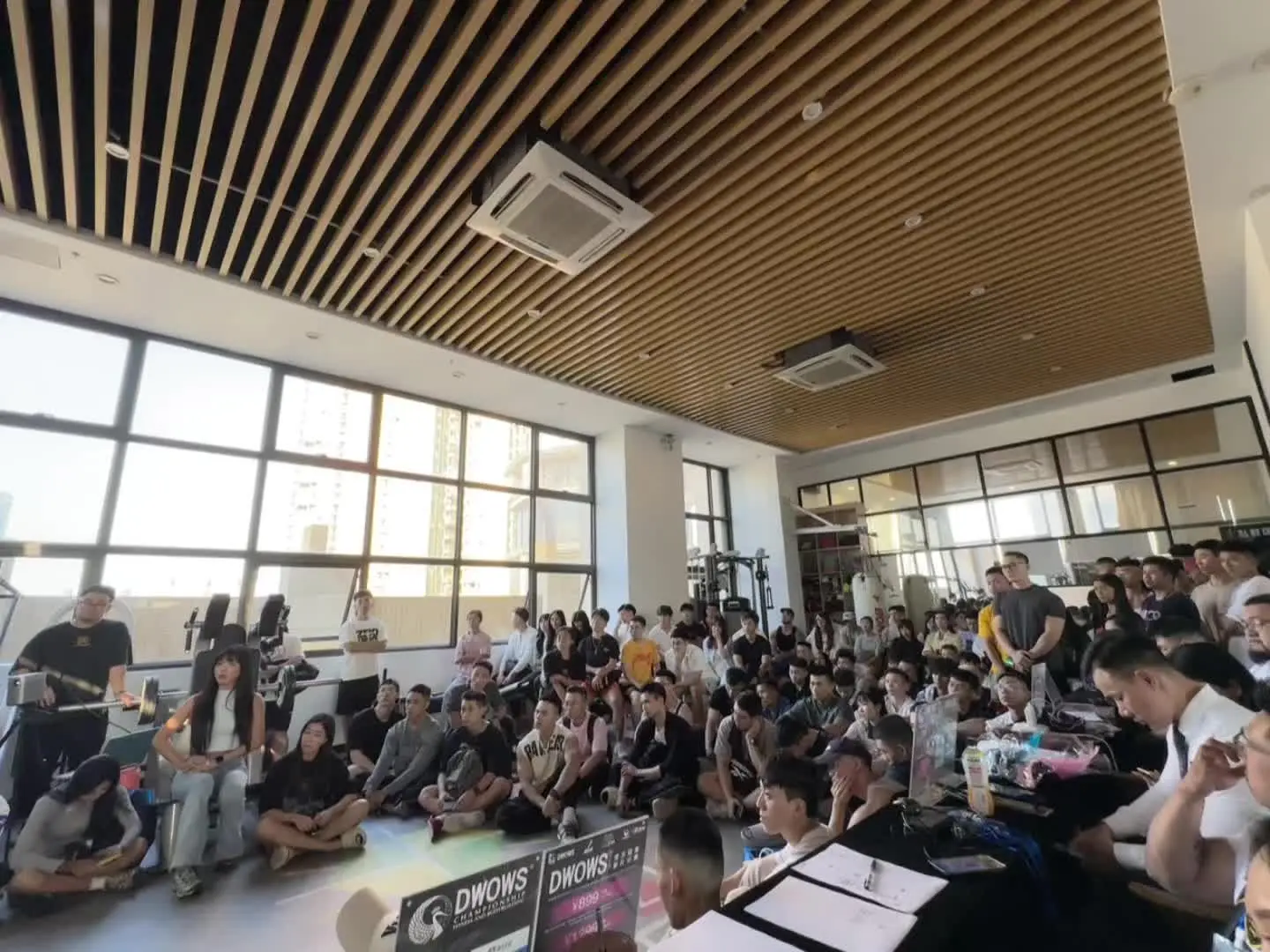 从台上到幕后。✌️