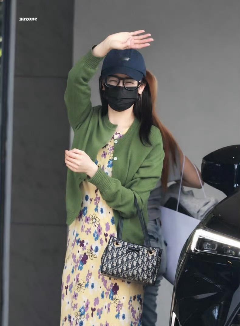 宝宝快告诉妈妈
今天喝什么奶茶 

迪丽热巴到北京了 迪丽热巴 ​​​