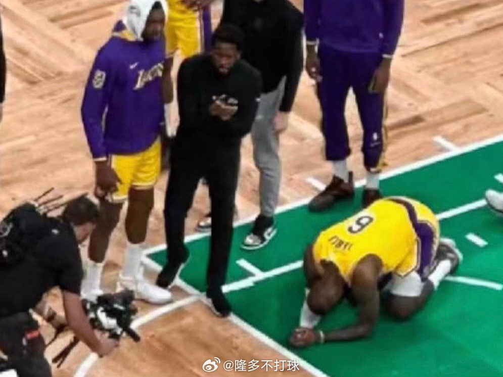 詹姆斯从湖人走了，再也没有谁会穿紫金球衣在北岸花园下跪了，也大概率不会出现“湖凯