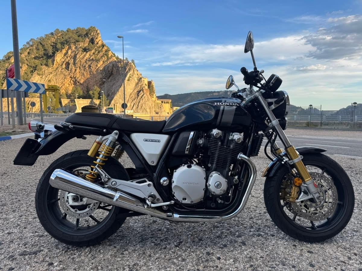 这是我的新“快乐机器”
刚刚把它接回家，兴奋得像个第一次骑上新脚踏车的孩子。
