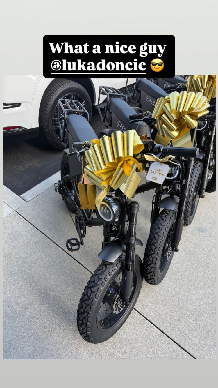 来自东契奇的圣诞礼物！ ！Images via lakers 