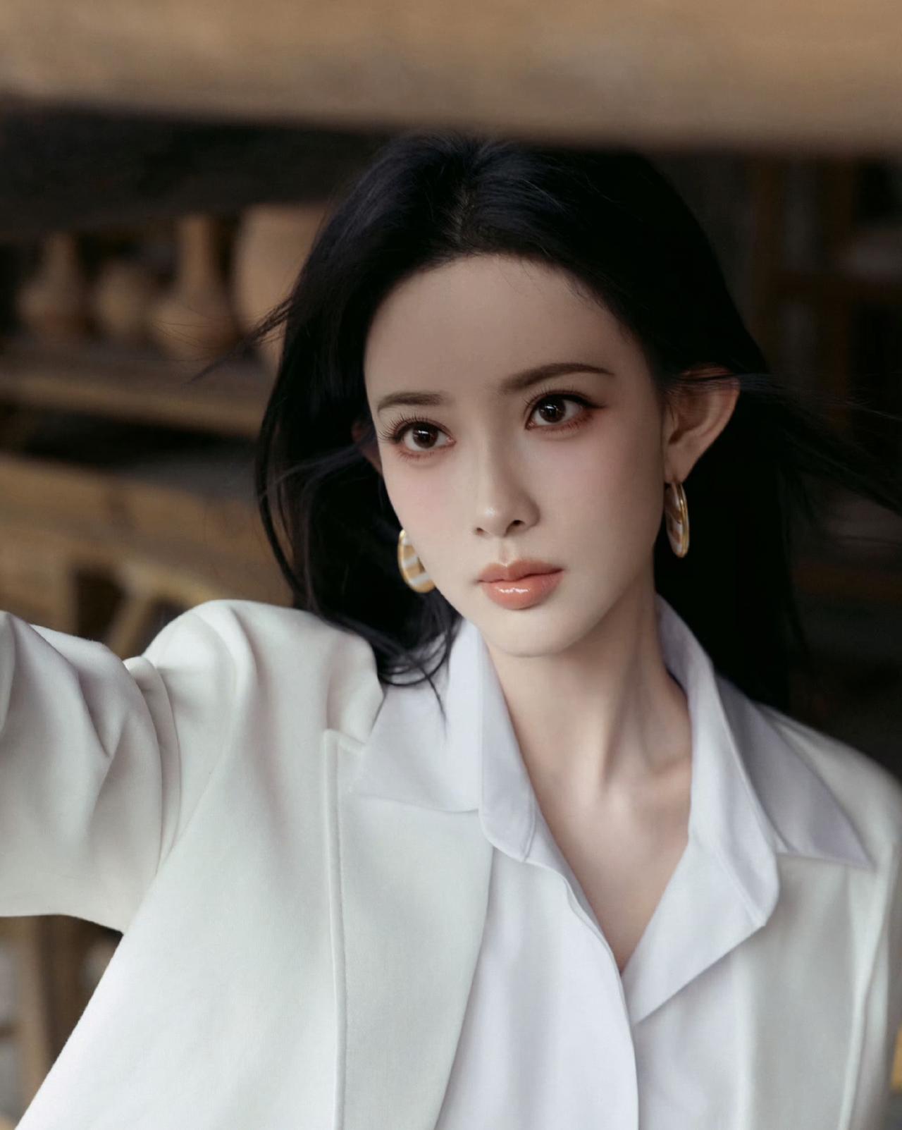 喜欢孟子义！

毕竟她的钝感力无敌，综艺感又强，待人真诚总能治愈旁人。情绪价值这