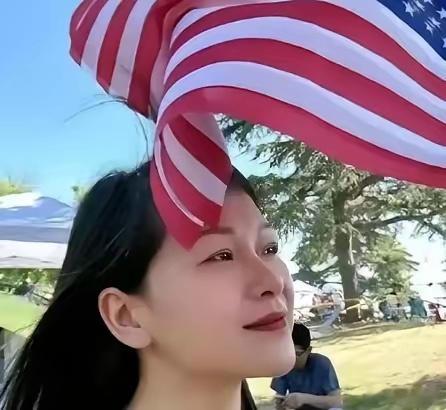 中国知名美女作家称在国内压抑不自由，让她活不下去，于是她抛弃父母，带着年幼的女儿